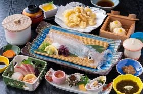 【バスハイク/天神発着】 添乗員同行 唐津をたのしむ 呼子朝市クゥ~ポン付き!呼子の朝市で食べ歩きと イカ丸に乗って七ツ釜観賞クルーズ♪1
